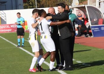 Auteur d’un doublé , Tidjani guide Menemenspor
