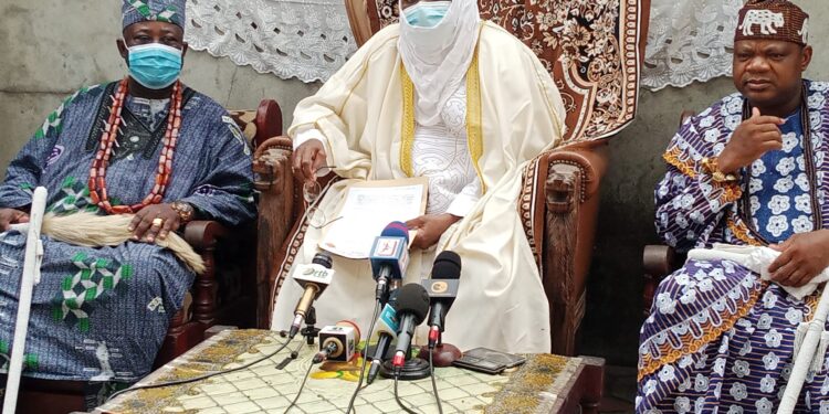 Conférence de presse du haut conseil des rois du Bénin : Sa majesté GANGORO SUAMBOU et les siens invitent le peuple béninois à œuvrer pour la paix