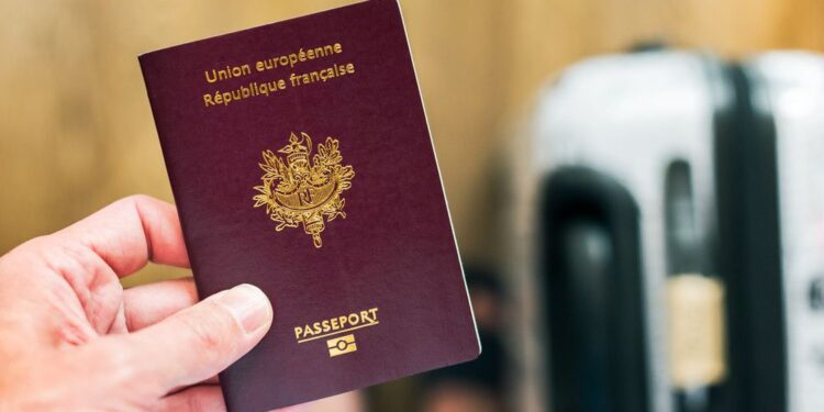 Frontière Bénin-Togo : La police républicaine saisit le passeport d’une française