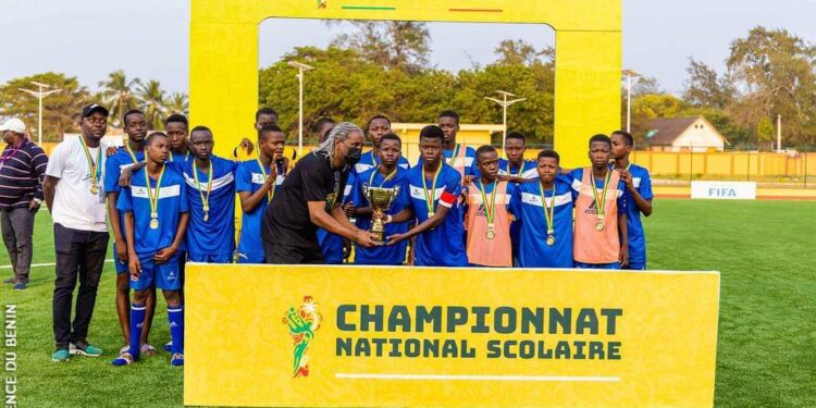 Fin du championnat national scolaire Bénin-FIFA : Le Ministre Oswald Homéky remporte un défi