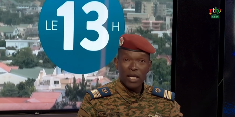 Burkina Faso: La junte rétablit la Constitution mais…