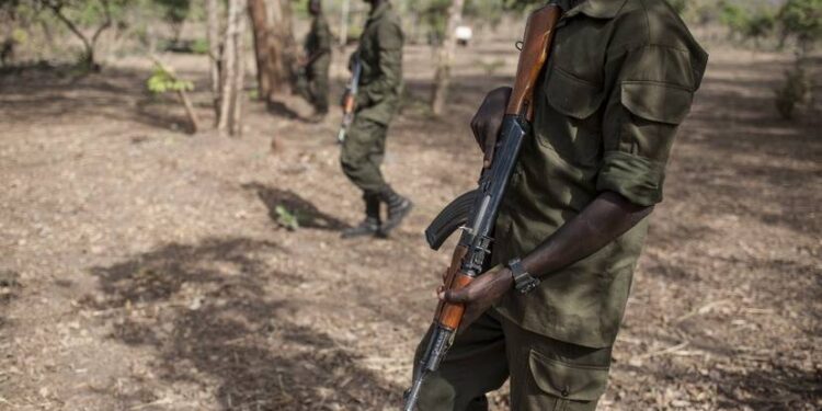 Attaque terroriste dans la zone des trois frontalières : Qui sont les 8 personnes tuées ?