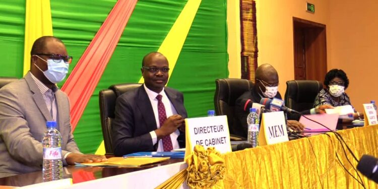 Revue semestrielle PTA 2021/Ministère de l’Eau et des mines : Adambi satisfait mais appelle à faire plus d’efforts