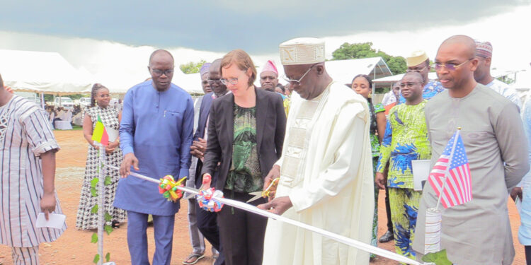 ELECTRICITE A PARAKOU : BIO TCHANE et le MCC inaugurent le poste électrique de Ganon