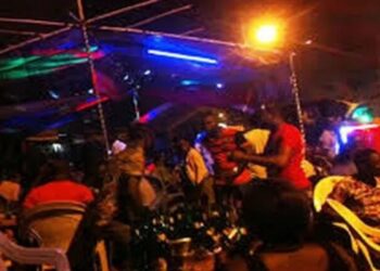 BÉNIN : ASSIGNES EN JUSTICE POUR POLLUTION SONORE  : Les habitants d&rsquo;un quartier réclament des dommages-intérêts à un barman