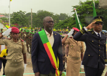 BENIN/CELEBRATION DU 1er AOUT:  Le préfet Mama Cissé et le maire Zimé Chabi procèdent au dépôt de gerbe à Parakou