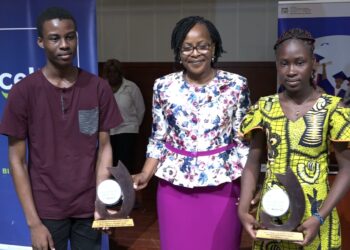 Remise de prix aux meilleurs bacheliers de 2023 : Eléonore Yayi Ladékan célèbre l&rsquo;excellence