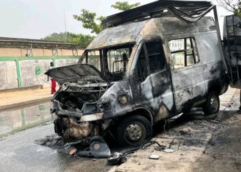 Bénin : Une fourgonnette totalement calcinée (Les détails)