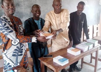Don de livres aux Ceg Founougo et Kokey dans la commune de Banikoara : Le soutien du PAM Sabi Goré BIO ALI aux apprenants