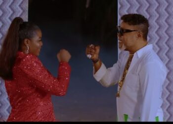 Musique : Koffi Olomidé fait une dédicace à des personnalités béninoises dans son nouveau clip (découvrez-les)