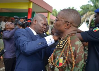 Bénin : Deux Généraux promus aux grades supérieurs portent leurs galons (Les détails)