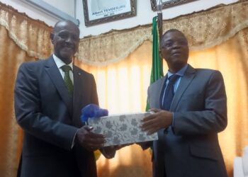 Audience au cabinet du Médiateur de la République : Salvator Niyanzima reçu par Pascal Essou