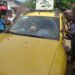 Bénin : Mort naturelle ou assassinat d’un chauffeur de Bénin Taxi retrouvé mort dans son véhicule ?