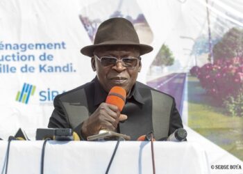 Lancement effectif hier des travaux d&rsquo;asphaltage d&rsquo;une grande cité du Septentrion : KANDI EMBRASSE TALON ET RENVOIE YAYI LIRE L&rsquo;HEURE