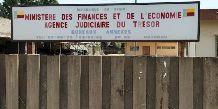 Bénin : L’Agent Judiciaire du Trésor invite 35 personnes pour cette raison