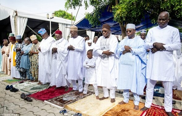 Célébration de l’Aïd El-Kebir : Bio Tchané communie avec les fidèles d’Akpakpa