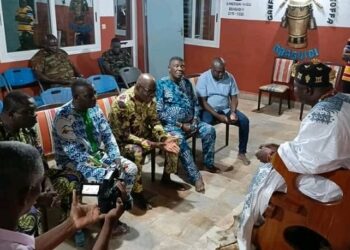 Bénin : Luc Atrokpo au Palais du roi de Savalou pour…