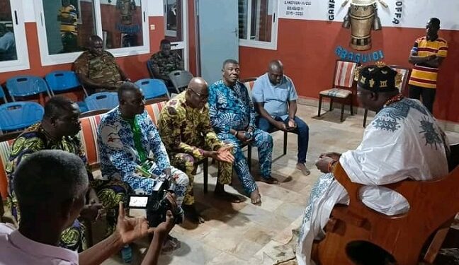 Bénin : Luc Atrokpo au Palais du roi de Savalou pour…