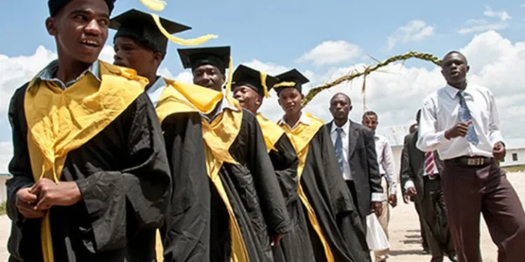 Nigeria : Plus de 22 500 Nigérians obtiennent de faux diplômes universitaires au Bénin et au Togo (voici les détails)