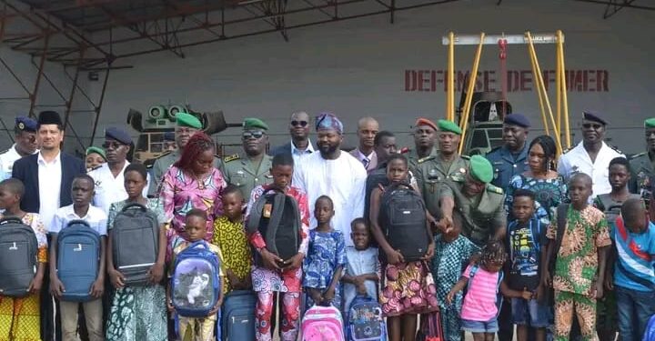 Bénin : Plus de 900 enfants de militaires décédés en mission reçoivent des kits scolaires pour la rentrée