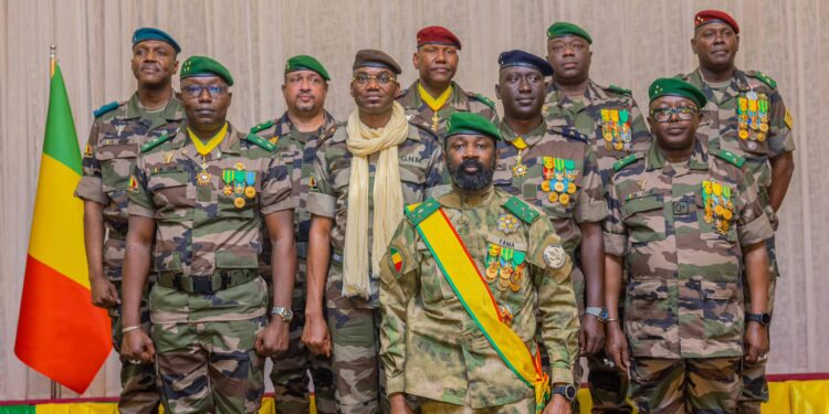 Mali : Remise des attributs aux généraux promus