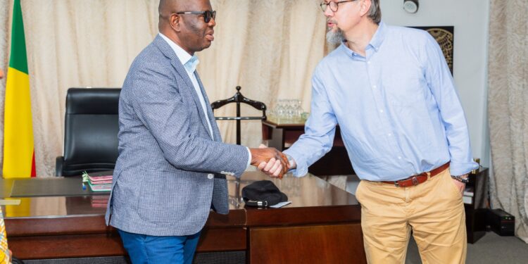 Audience à la Mairie de Cotonou : Luc Atrokpo échange avec une délégation de la CASE