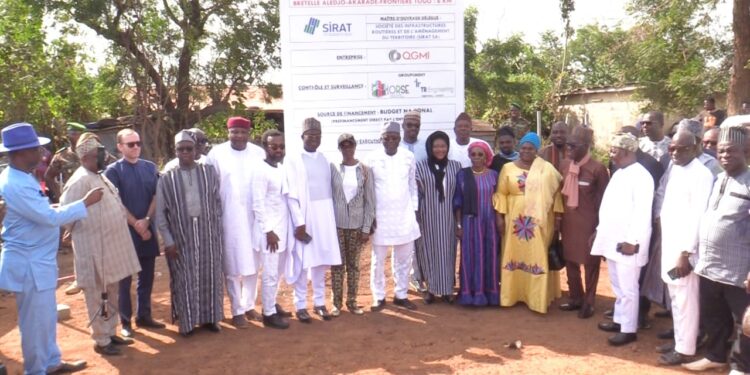 Bénin : Lancement officiel des travaux d’aménagement et de bitumage de la route de la paix par le ministre d’État Bio Tchané