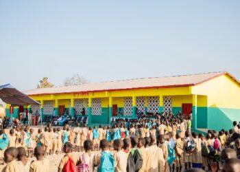 Bénin : Luc Sètondji Atrokpo donne le sourire aux écoliers dans la commune de Banikoara