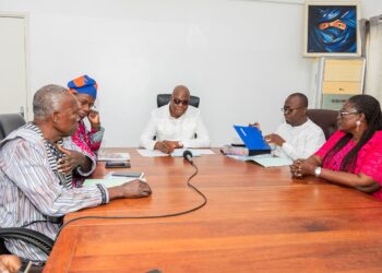 Session ordinaire du Conseil de Supervision de la Municipalité de Cotonou : Luc Atrokpo et les membres du conseil remercient Talon
