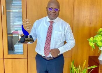 4ème édition des Trophées Africa Excellence Awards : Le ministre Yves Kouaro récompensé, adresse un message à tous les acteurs
