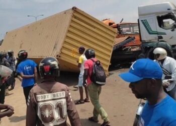 Drame : Mal arrimé sur un camion, un conteneur fait des victimes (les détails)