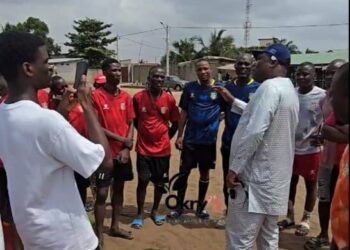 Sensibilisation aux dangers des lignes haute tension : Le Ministre Conseiller Jacques Ayadji interpelle les footballeurs de Godomey