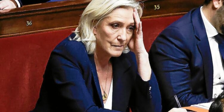 Affaire des assistants parlementaires : Marine Le Pen condamnée, ses ambitions présidentielles compromises (Détails des accusations)