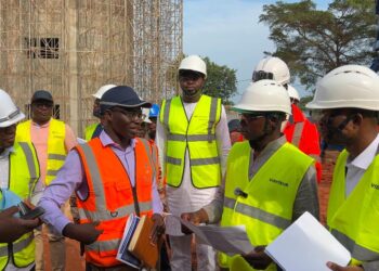 Eau et électricité pour tous : Le Ministre Paulin Akponna accélère les chantiers dans le Mono
