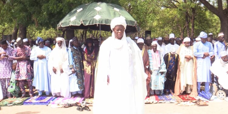 Aïd el-Fitr à Parakou : LA COMMUNAUTE MUSULMANE PRIE POUR LA NATION, TALON ET SON MESSAGER GBADAMASSI