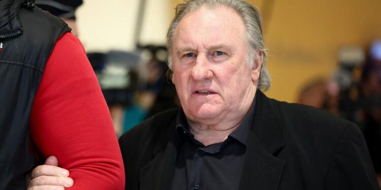 Agressions sexuelles : Le parquet requiert une peine de prison avec sursis contre Gérard Depardieu