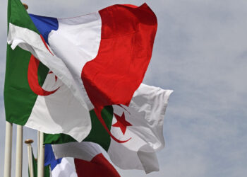 Crise diplomatique : L&rsquo;Algérie expulse 12 agents français, Paris menace de riposte