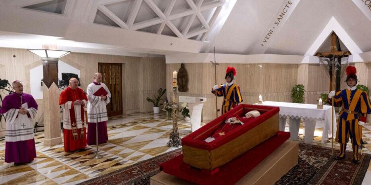 Décès du Pape François : Le Vatican annonce les détails des obsèques et du conclave