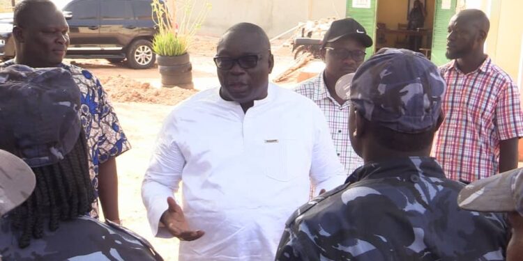 Infrastructures de sécurité : Le ministre Gbadamassi exige l’accélération des travaux