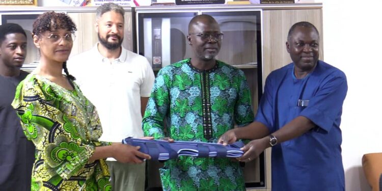 Don de consommables en traumatologie: Le maire Zimé oriente Maryam ASSOUMA NARO au CHUD Parakou 