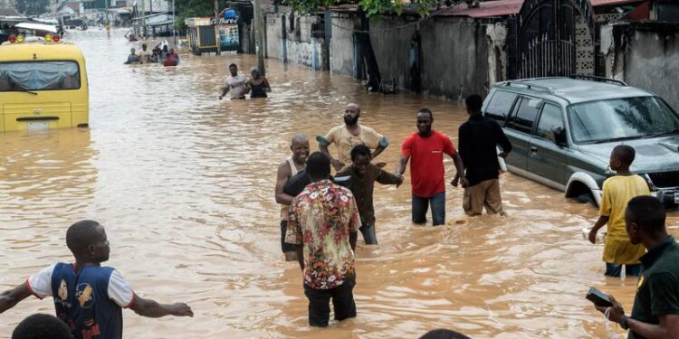Kinshasa sous les eaux : Le lourd bilan des inondations met en lumière la vulnérabilité de la mégalopole