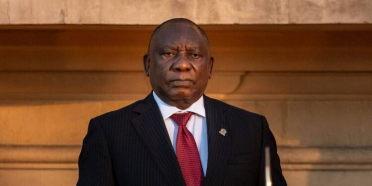 Afrique du Sud : Le président Ramaphosa suspend le ministre de la Police et nomme un intérim (La raison)