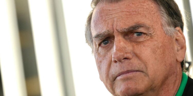Brésil : L’ancien président Bolsonaro sous résidence surveillée (La raison)