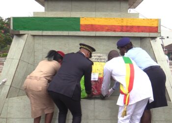 Fête de l’indépendance à Parakou : Le préfet Cissé et Le maire Zimé procèdent au dépôt de gerbe au pied de la statue d’Hubert Maga