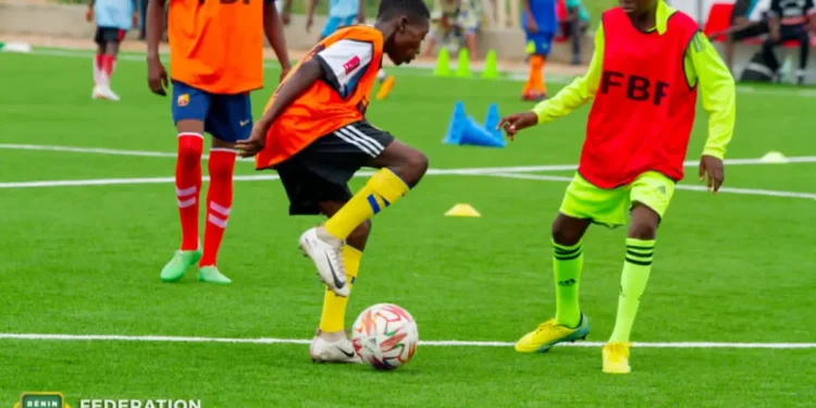 Football : La FBF lance des détections pour ses centres d&rsquo;excellence à N&rsquo;Dali et Missérété