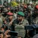 Madagascar : Des soldats tournent le dos à Rajoelina