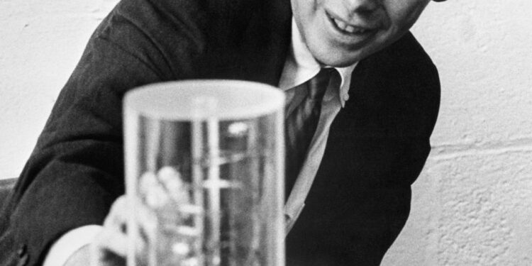 Disparition d’un géant controversé : James Watson, de la double hélice aux dérives