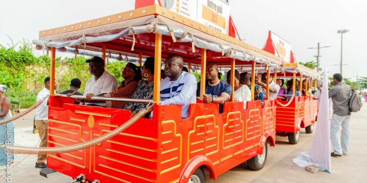 Tourisme au Bénin : Cotonou se dote d’un Petit Train Touristique pour dynamiser son offre urbaine