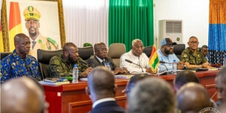 Guinée : Le président Mamadi Doumbouya se fait entourer de 20 ministres