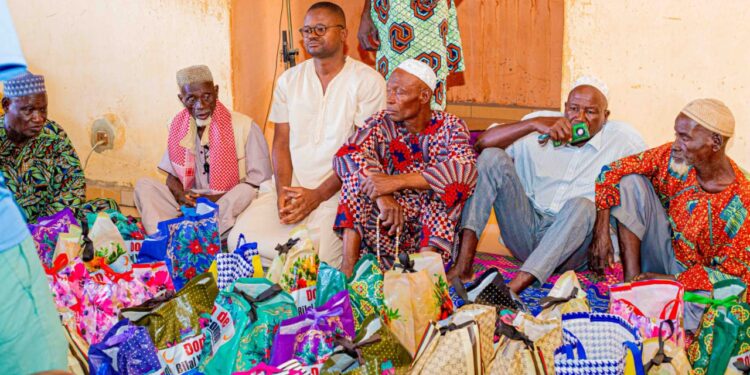 Solidarité dans le Borgou : Plus de 1000 kits alimentaires offerts:Bilal Yacoubou partage le pain du Ramadan avec ses frères